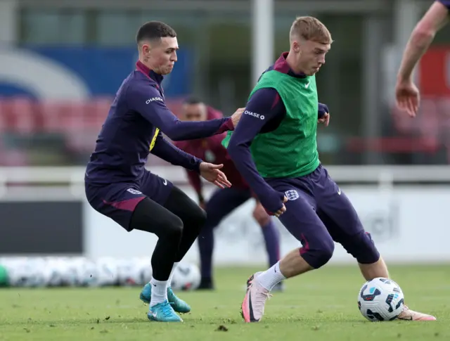 Phil Foden and Cole Palmer at England training