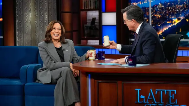 Kamala Harris has a beer with Stephen Colbert