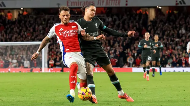 Arsenal's Ben White being challenged by Liverpool's Darwin Nunez