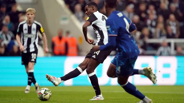 Anthony Gordon watches on as Newcastle team-mate Alexander Isak scores against Chelsea