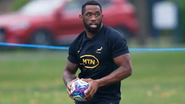 Siya Kolisi (c) of South Africa during the South Africa men's national rugby captain's run at Merchiston on November 09, 2024 in Edinburgh, Scotland. (Photo by Steve Haag Sports/Gallo Images/Getty Images)