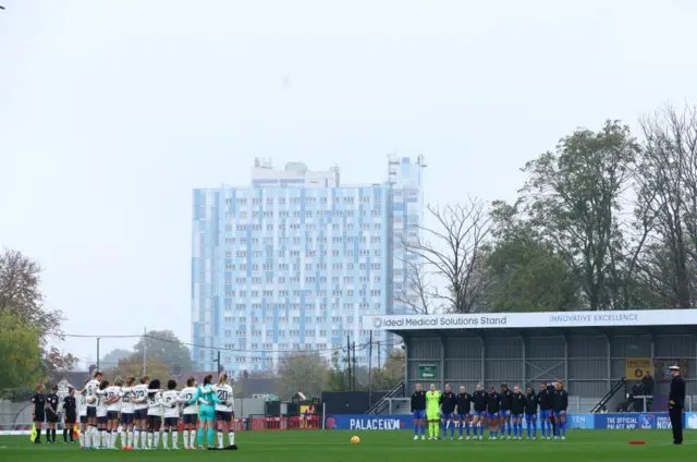 Everton and Palace players line up for a minute's silence