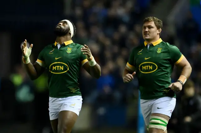 Siya Kolisi of South Africa gestures to the sky as he comes on as a replacement during the Autumn Nations Series 2024 match between Scotland and South Africa at the Scottish Gas Murrayfield