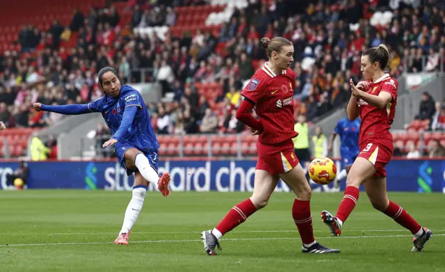 Ramirez shoots at goal for Chelsea