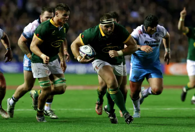 Thomas du Toit of South Africa breaks with the ball as he runs in to score his team's second try during the Autumn Nations Series 2024 match between Scotland and South Africa at the Scottish Gas Murrayfield on November 10, 2024 in Edinburgh, Scotland