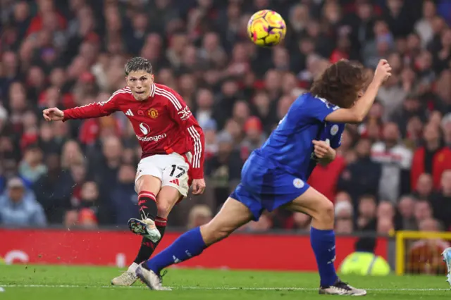 Alejandro Garnacho scores for Man Utd