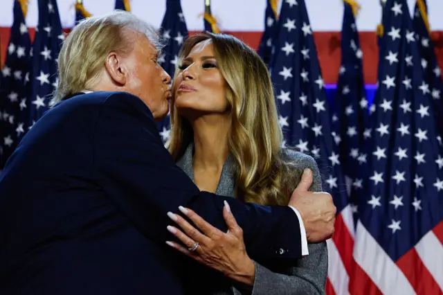 Melania Trump kissing her husband Donald Trump