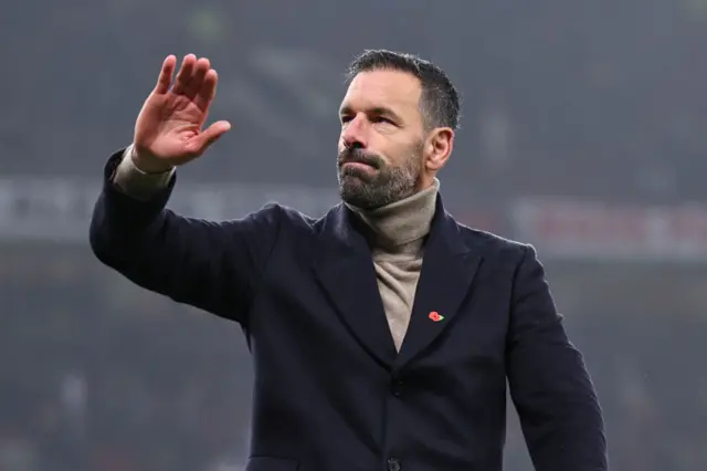 Ruud van Nistelrooy waves to the fans