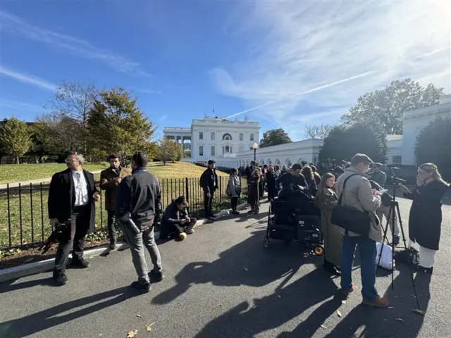 Line of reporters outside the White House