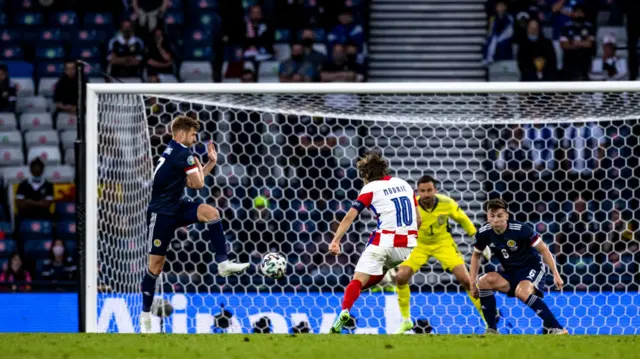 Luka Modric scores to make it 2-1 to Croatia