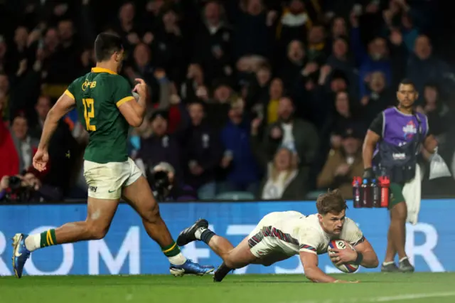 Henry Slade scoring a try