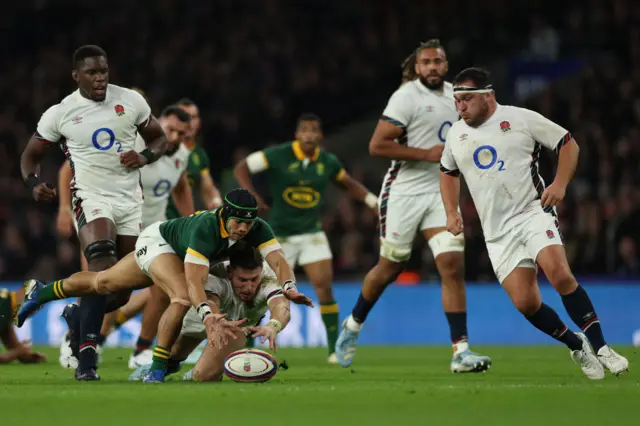 England v South Africa jumping on the ball