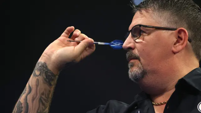 Gary Anderson throws a dart