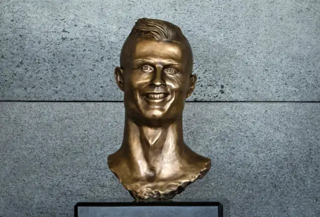 Cristiano Ronaldo statue