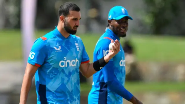 Saqib Mahmood and Jofra Archer of England during the second ODI