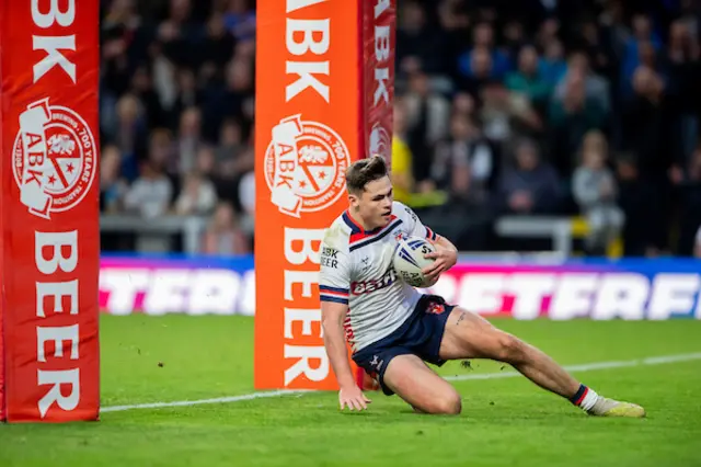 Jack Welsby scores a try against Samoa.