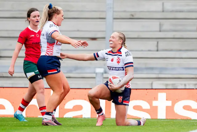 Anna Davies scores a try against Wales.