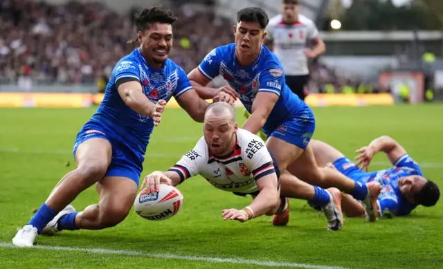 Liam Marshall scores a try