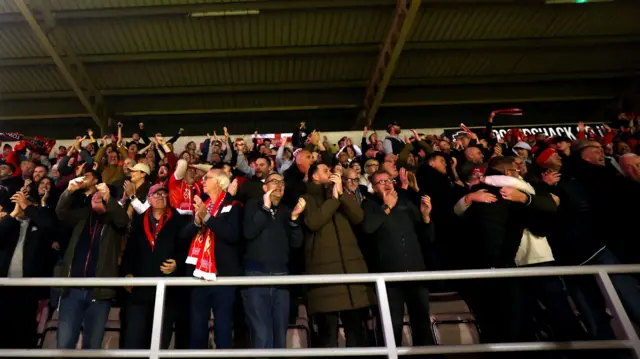 Kettering fans celebrate