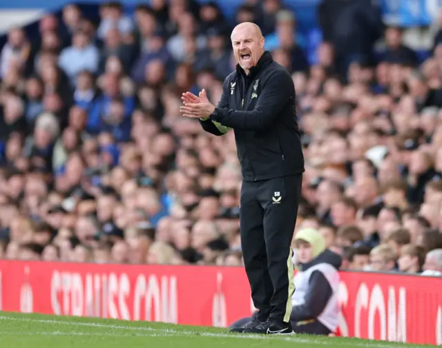 Everton boss Sean Dyche clapping