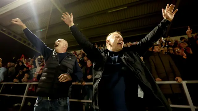 Kettering fans celebrate