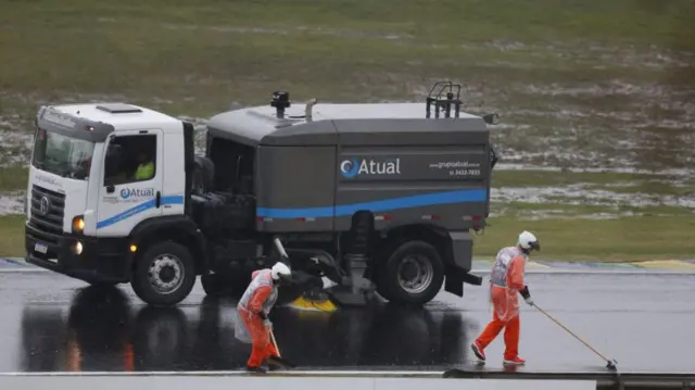 marshalls cleaning the rain in Sao Paulo