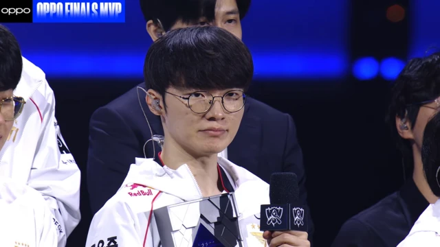 Faker speaking on stage