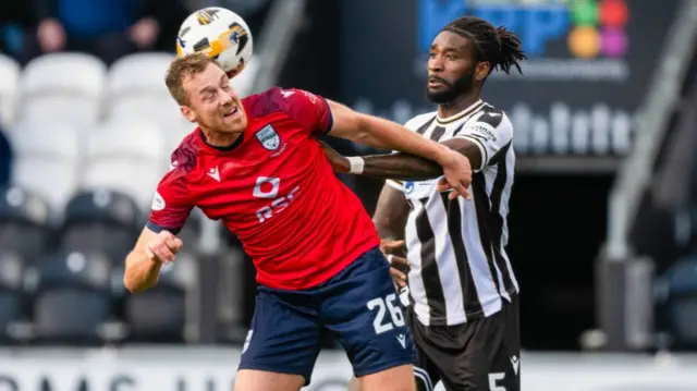 Ross County's Jordan White and St Mirren's Richard Taylor