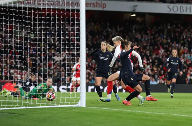 Lina Hurtig of Arsenal scores