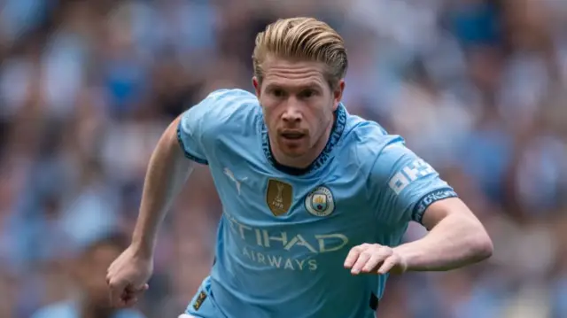 Kevin de Bruyne running while playing for Manchester City