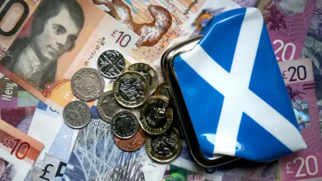 Scottish bank notes and coins and a Saltire purse