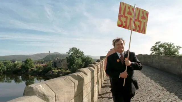 John Prescott joined the referendum trail for Scottish devolution in the city of Stirling in central Scotland in 1997