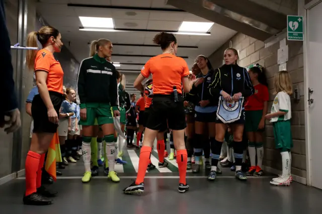 Referee Silvia Gasperotti speaks to Alice Carlsson of Hammarby (L) and Alex Greenwood of Manchester City