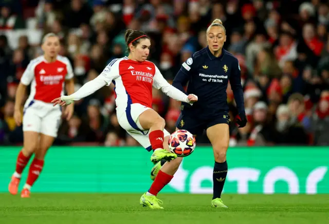 Arsenal's Mariona Caldentey in action with Juventus' Hanna Bennison