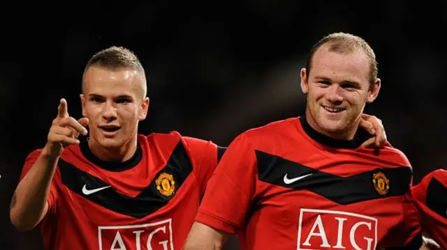 Tom Cleverley and Wayne Rooney celebrate for Manchester United