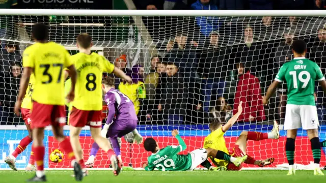 Ryan Porteous scores for Watford