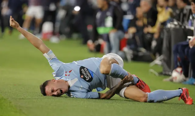 Aspas lies on the floor holding his leg