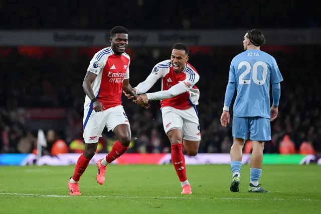 Thomas Partey of Arsenal (left) celebrates