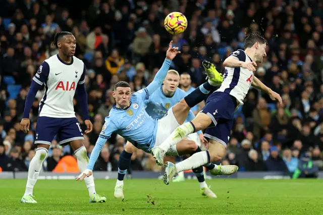 Phil Foden of Manchester City misses a chance