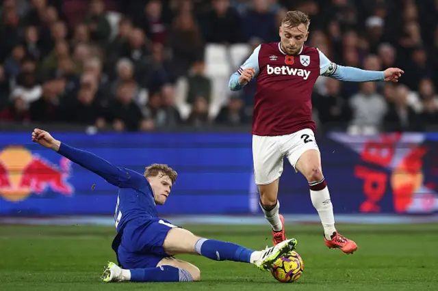 Jarrad Branthwaite (L) tackles West Ham United's English striker #20 Jarrod Bowen