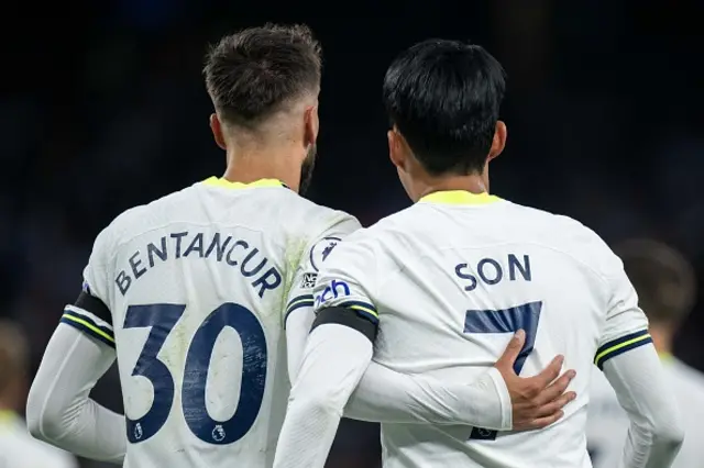 Son Heung-min of Tottenham Hotspur celebrates with Rodrigo Bentancur