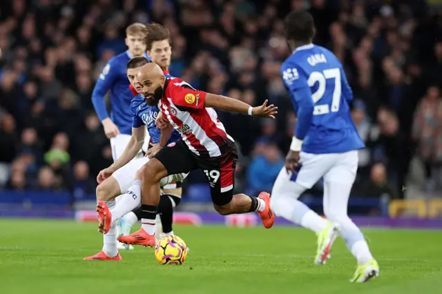 Bryan Mbeumo of Brentford is challenged by Vitaliy Mykolenko