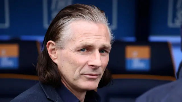 Gareth AInsworth in the Shrewsbury dugout