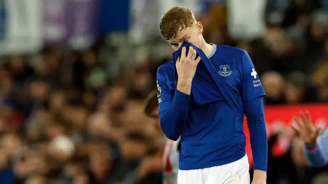 Everton's Jarrad Branthwaite reacts