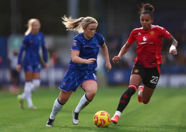 Erin Cuthbert of Chelsea and Geyse Da Silva Ferreira