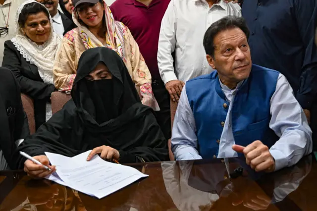 Bushra Bibi (L) and Imran Khan (R)