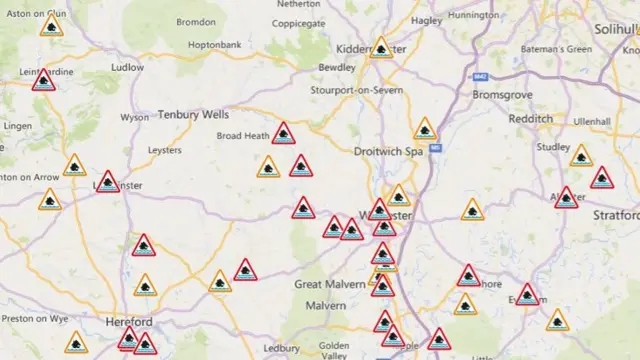 A map of flood warnings across Herefordshire and Worcestershire.