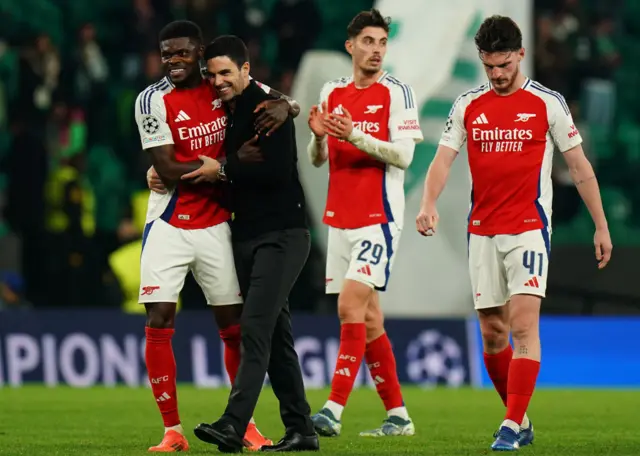 Mikel Arteta and Thomas Partey celebrate the victory