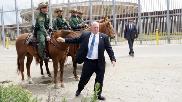 Toman Homan visits with border patrol agents in Texas in 2018