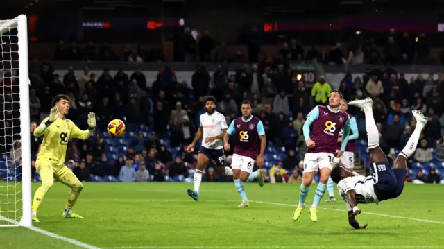 Coventry score overhead kick